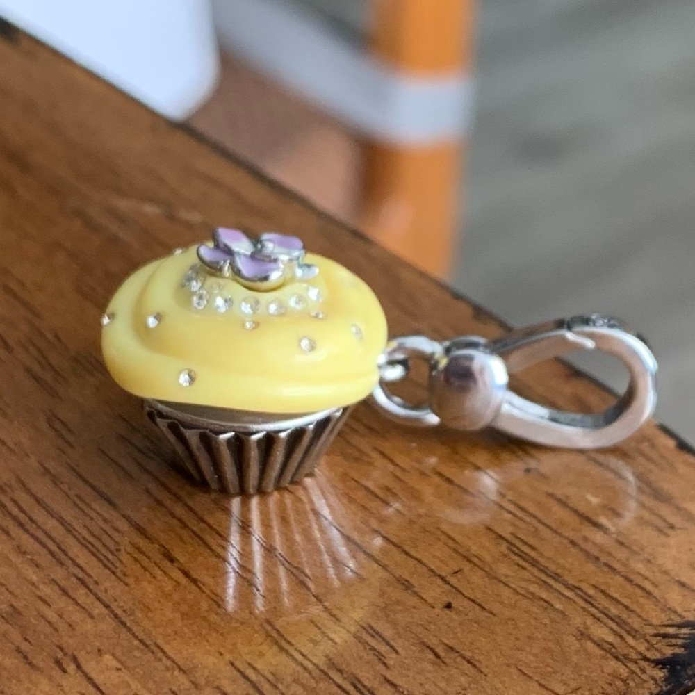 Retired Juicy Couture Bling Open & Close Locket Yellow Cupcake Charm Bracelet